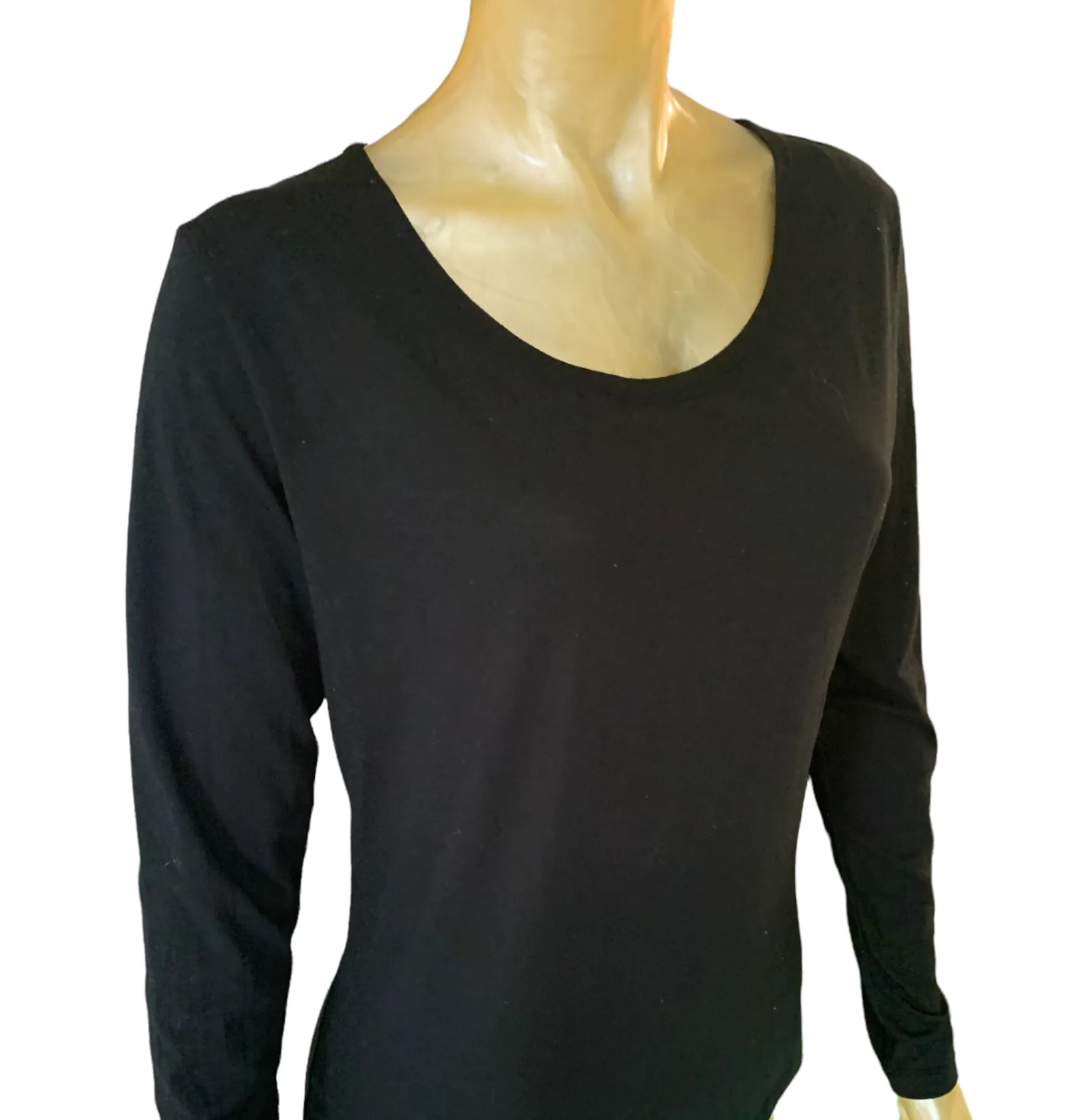 Long sleeve scoop neck shirt