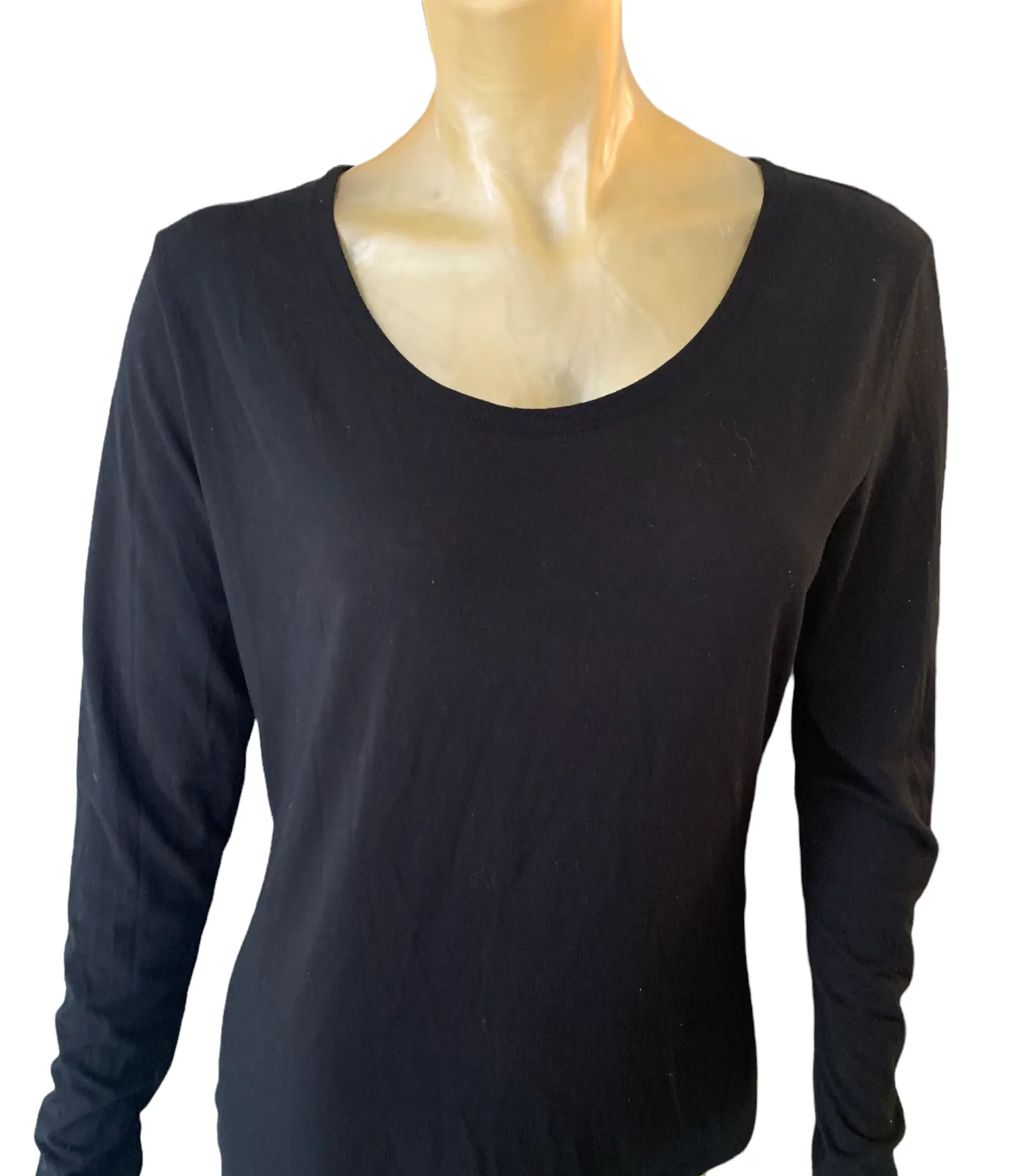 Long sleeve scoop neck shirt