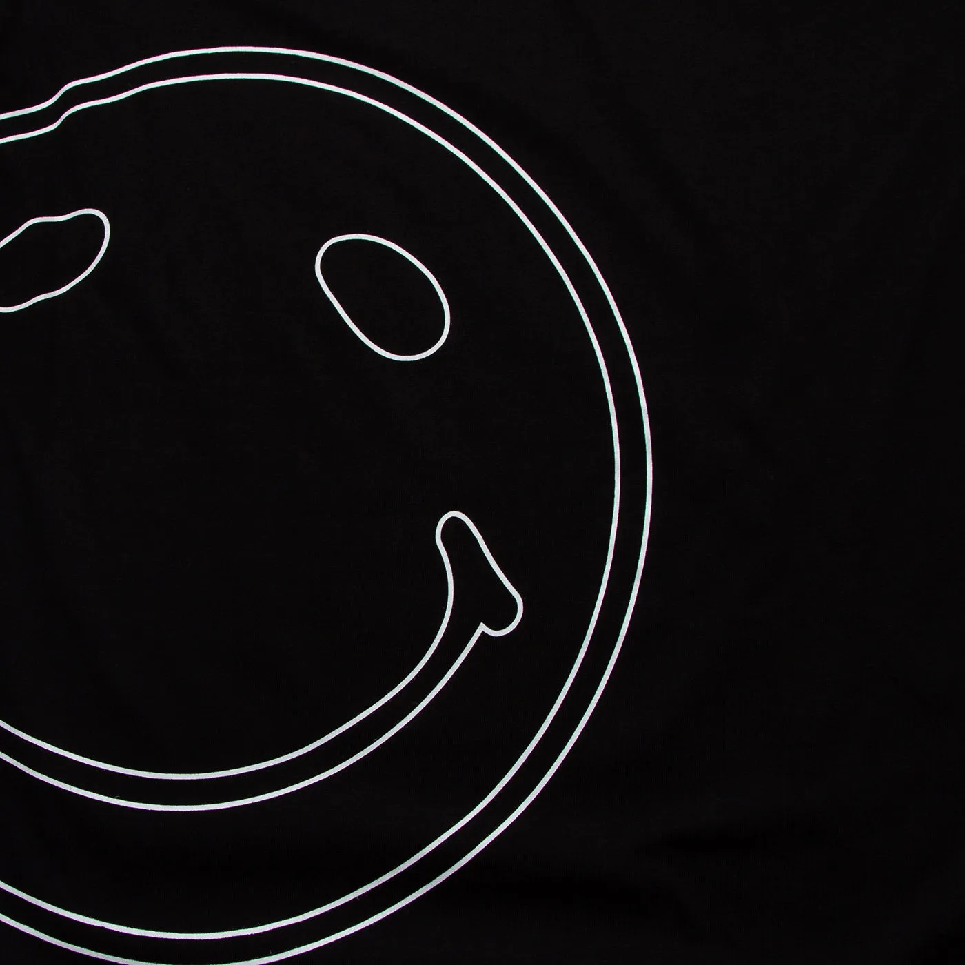 White Outline Side Smiley - Tshirt - Black